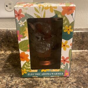 Electric Aroma Warmer with Floral Design